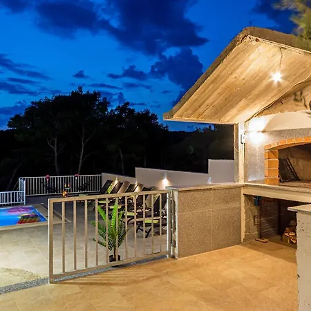 Villa Karmelota Milna (Brac)