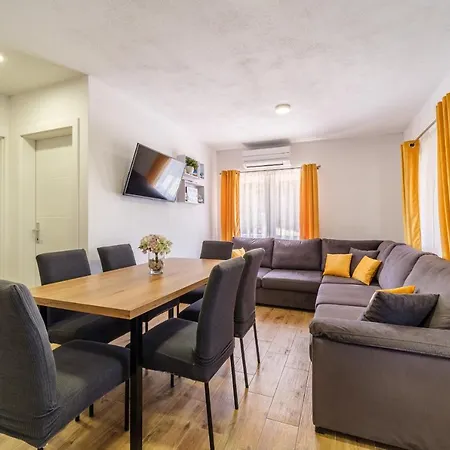 Karmelota * Milna (Brac)