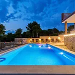 Karmelota Milna (Brac)