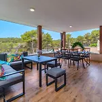 Karmelota Villa