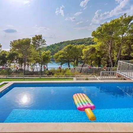 Karmelota Milna (Brac)