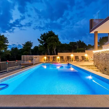 Karmelota Milna (Brac)