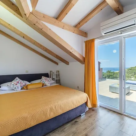 Karmelota * Milna (Brac)