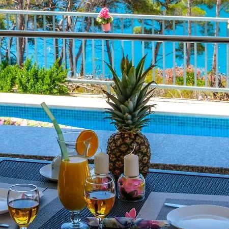 Villa Karmelota Milna (Brac)