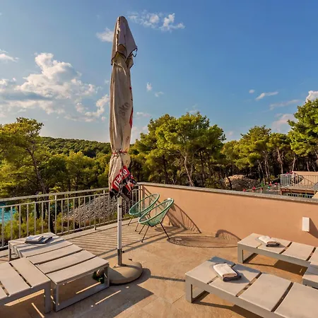 Karmelota * Milna (Brac)