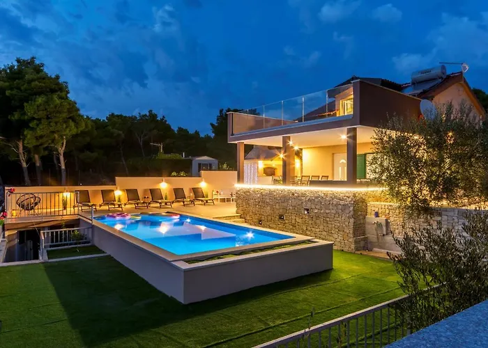 Karmelota Villa *